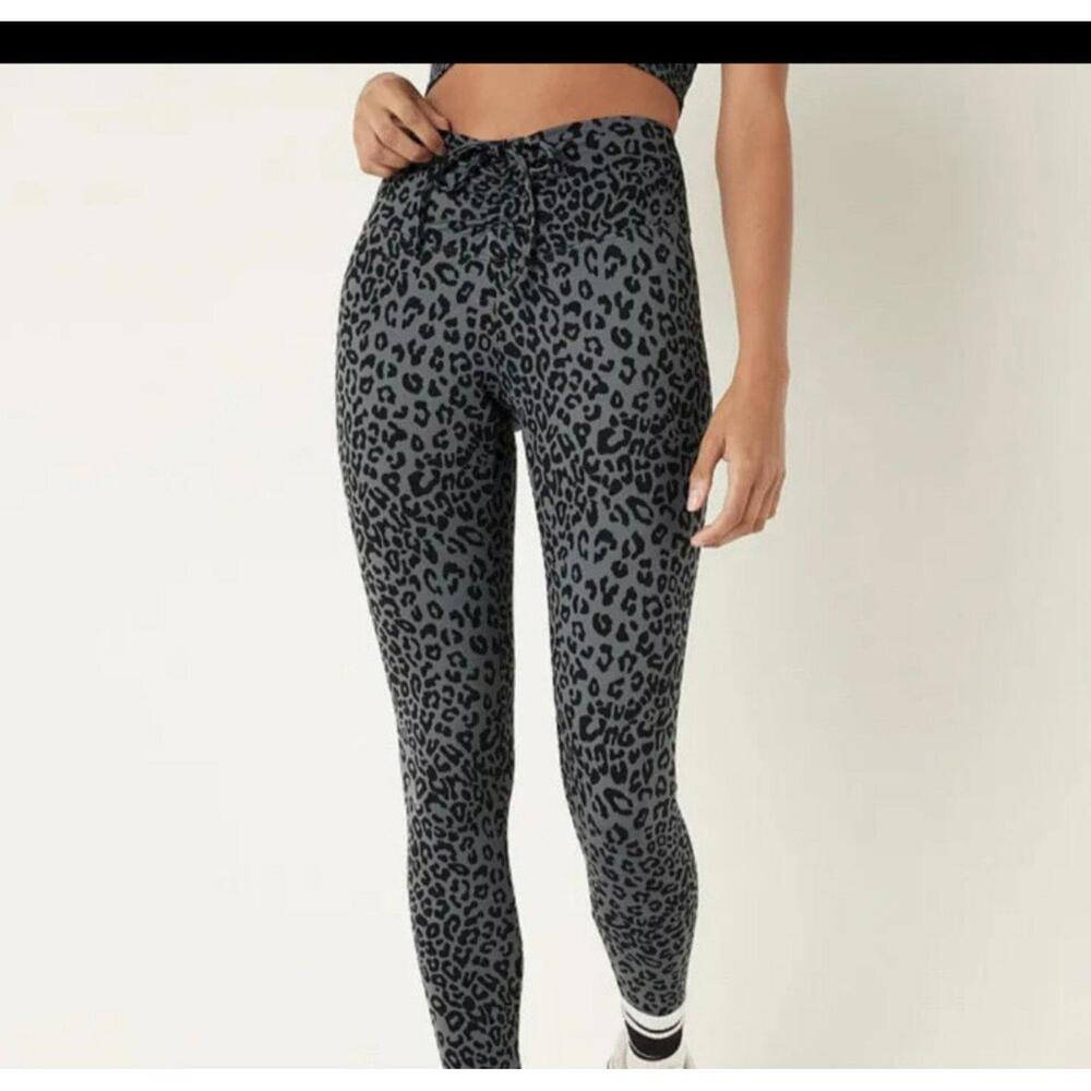 SOLD Victoria’s Secret PINK High Waist Ruched V Leopard Print Leggings Women’s M